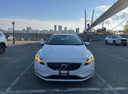 Видео обзор Volvo V40 T3 2019 года хэтчбек из Японии с пробегом 42000 км